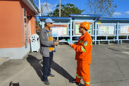 1728440256440804.jpg 大川林場(chǎng)開展秋季森林防火宣傳活動(dòng) (2).jpg