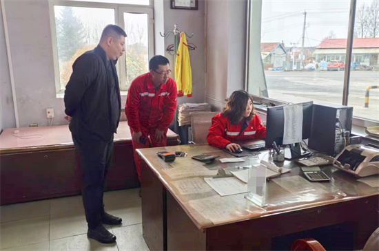 1729665765310716.jpg 物資公司全力做好加油高峰安全保供活動 (3).jpg