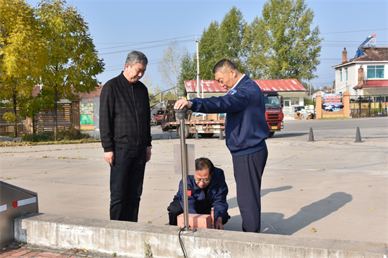 1760084003740292.jpg 泉林公司領(lǐng)導深入一線督導檢查安全防火工作(2).jpg