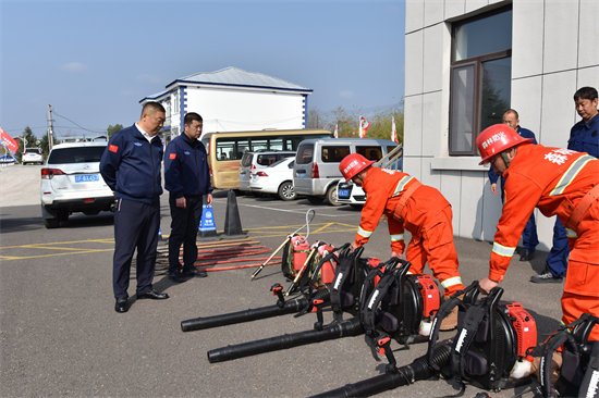 1760084032776381.jpg 泉林公司領(lǐng)導深入一線督導檢查安全防火工作(3).jpg