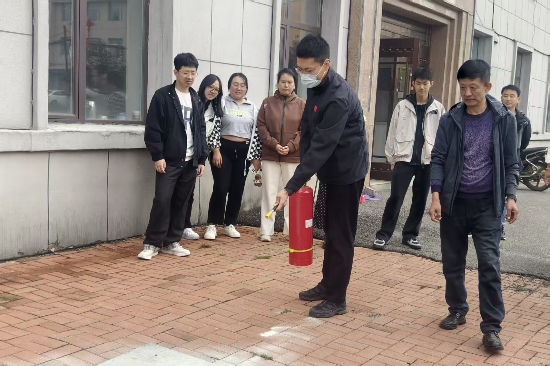 1760143446383460.jpg 營(yíng)林處開展消防演練(1).jpg